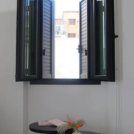 Luxurious And Posh In Historical Centre דירה