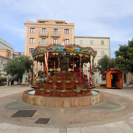 Luxurious And Posh In Historical Centre דירה