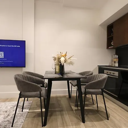 Luxurious And Posh In Historical Centre דירה