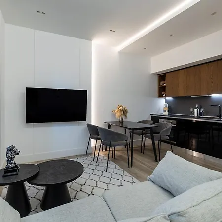 Luxurious And Posh In Historical Centre Апартаменти