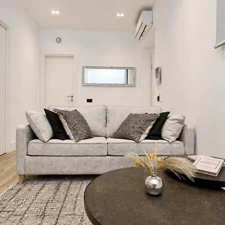 Apartment La Marmora Townhouse Renovated In Historic Centre,